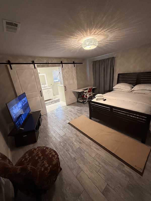 Arlington Single Room: 1504 N. F