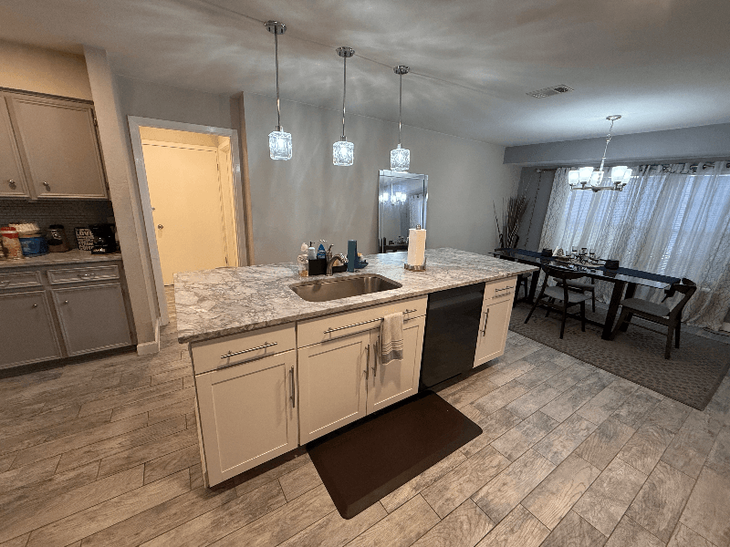 Arlington Single Room: 1504 N. F