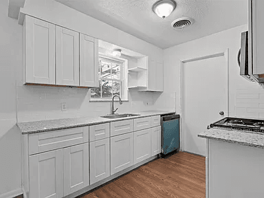 Grand Prairie Single Room: 1902 SE 4Th Street