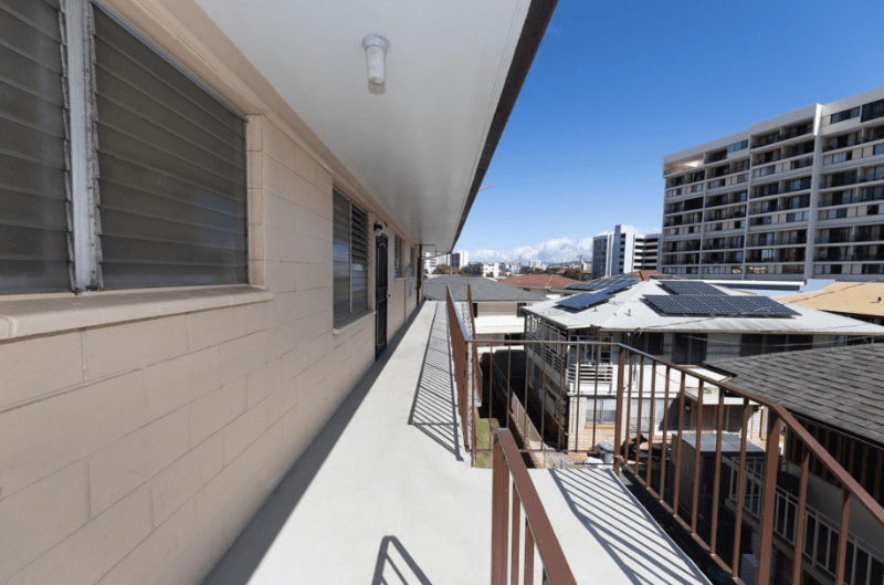 Honolulu Condo: 722 University Ave.
