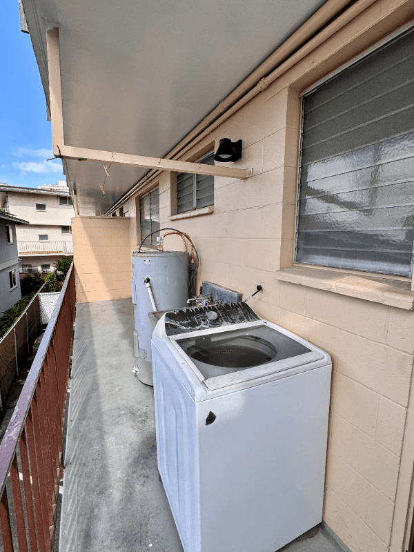 Honolulu Condo: 722 University Ave.