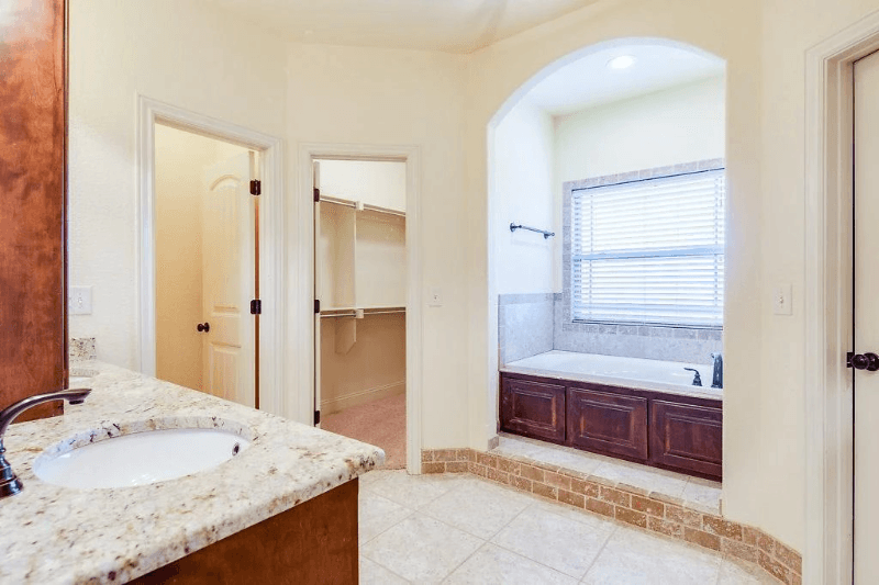 ROGERS House: 5703 W MURFIELD DR