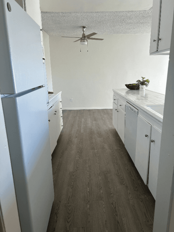 Chatsworth Apartment: 10200 De Soto Ave