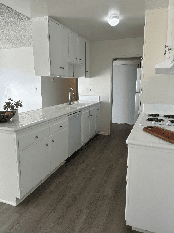Chatsworth Apartment: 10200 De Soto Ave