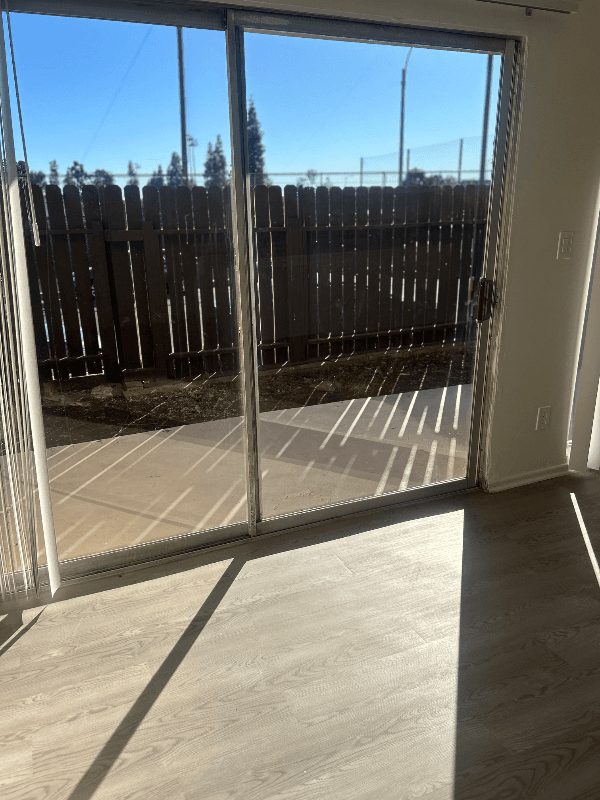 Chatsworth Apartment: 10200 De Soto Ave