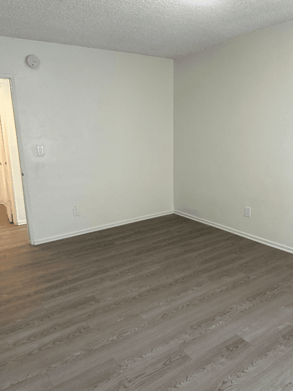 Chatsworth Apartment: 10200 De Soto Ave