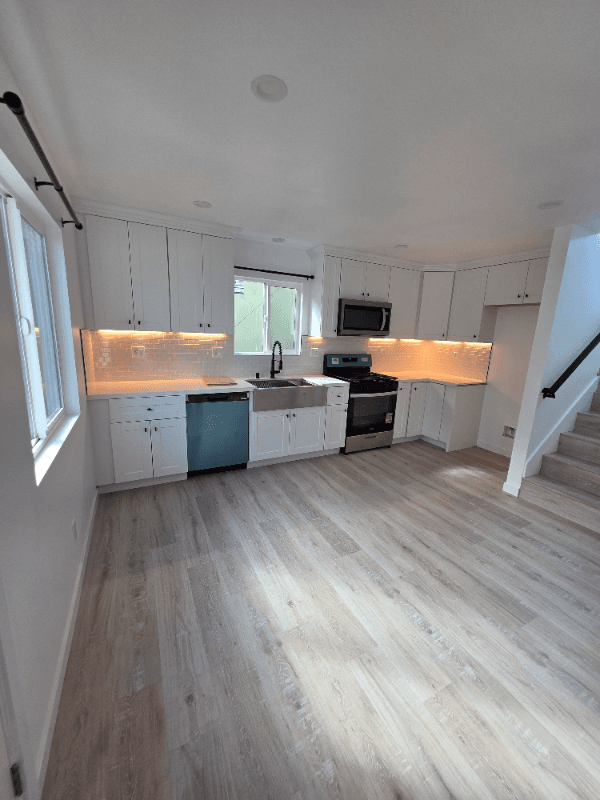 Long Beach House: 2895 Canal Avenue