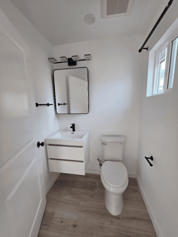 Long Beach House: 2895 Canal Avenue