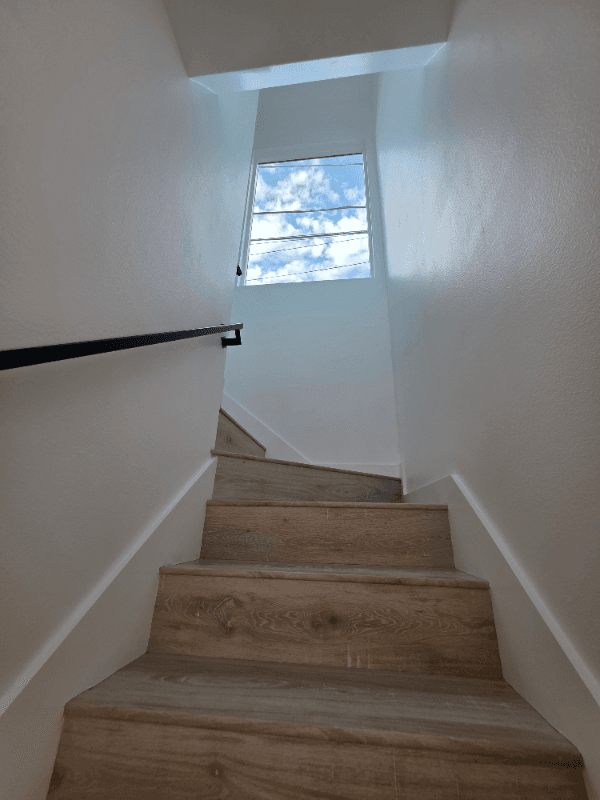 Long Beach House: 2895 Canal Avenue