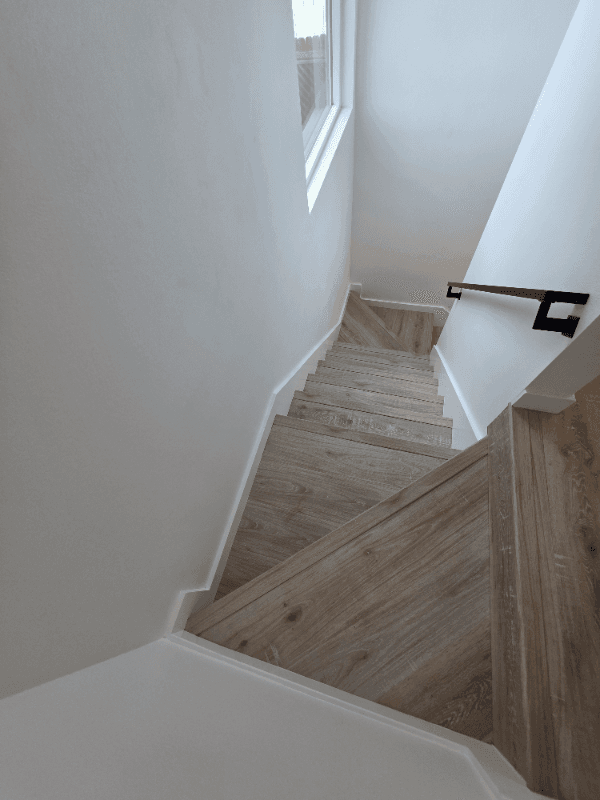 Long Beach House: 2895 Canal Avenue
