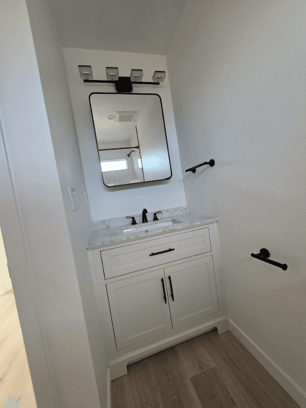 Long Beach House: 2895 Canal Avenue