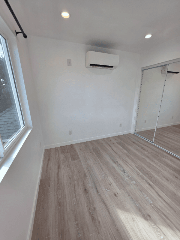 Long Beach House: 2895 Canal Avenue