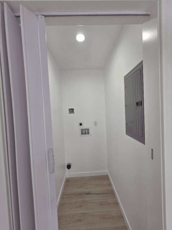 Long Beach House: 2895 Canal Avenue