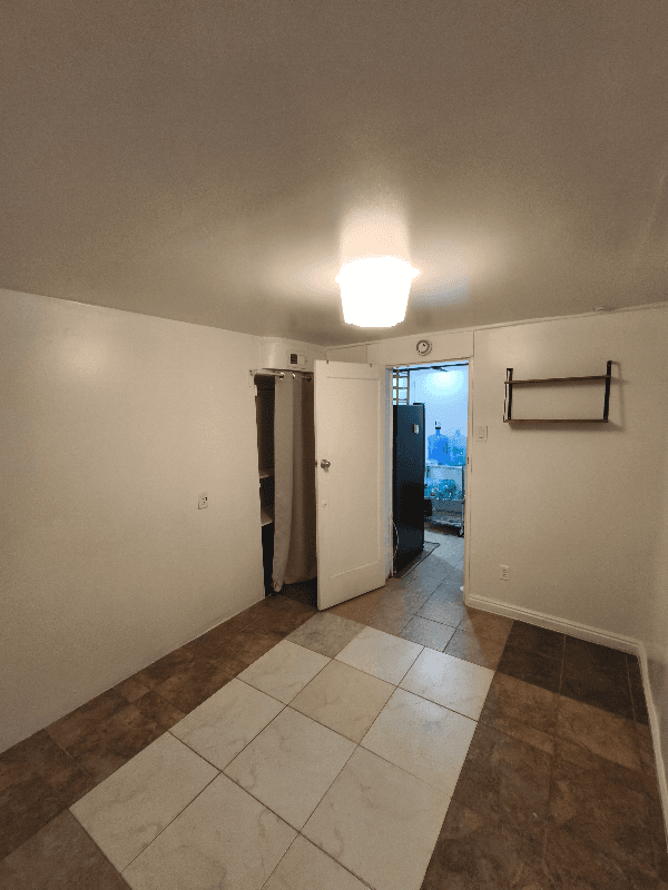 SLC Single Room: 1062 W 300 N