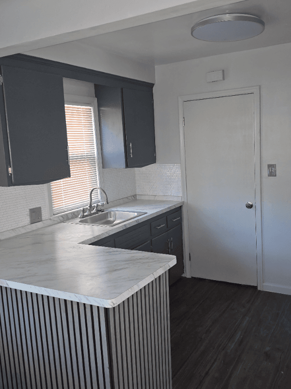 Inkster Single Room: 26672 Dartmouth
