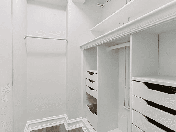 Philadelphia Apartment: 2220 Walnut St