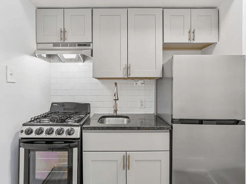 Philadelphia Apartment: 2220 Walnut St