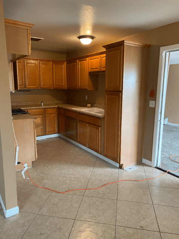 Lake Elsinore House: 16510 Lakeshore Drive