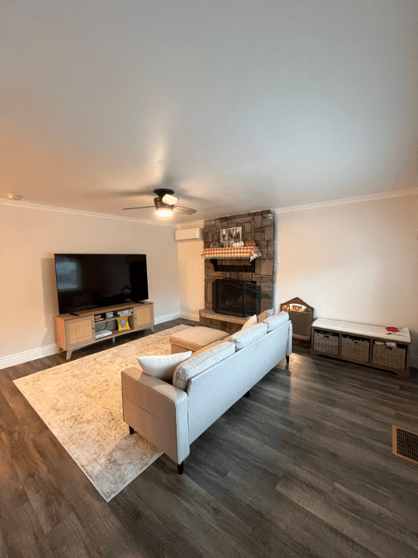 Springville House: 165 N 400 E