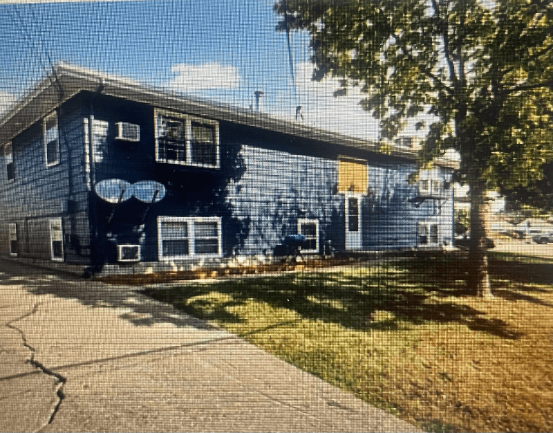 Cedar Rapids Apartment: 1400 7th Avenue SW