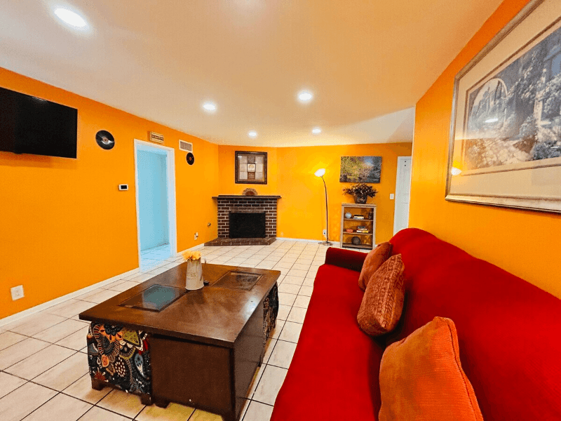 Cypress Single Room: 8871 Belmont St