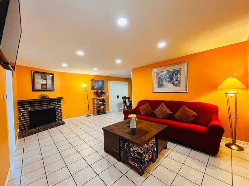 Cypress Single Room: 8871 Belmont St