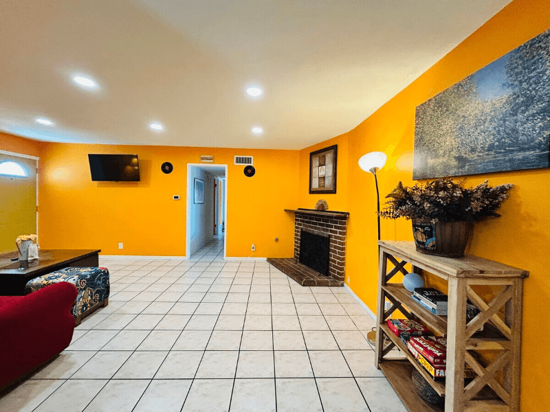 Cypress Single Room: 8871 Belmont St