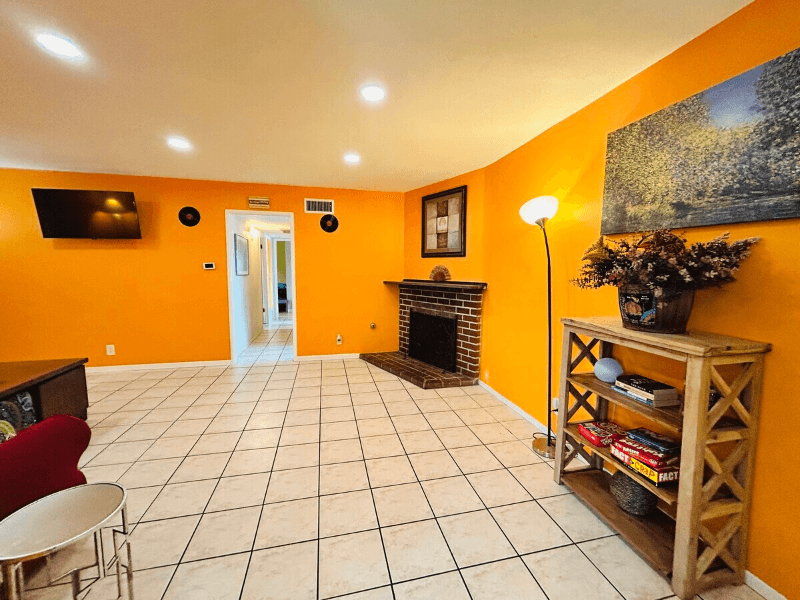 Cypress Single Room: 8871 Belmont St