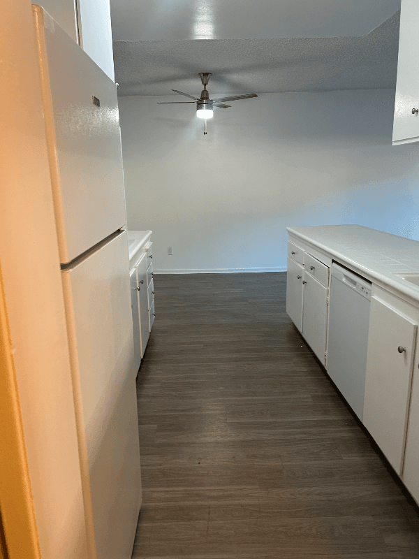 Chatsworth Apartment: 10200 De Soto Ave
