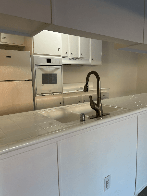 Chatsworth Apartment: 10200 De Soto Ave