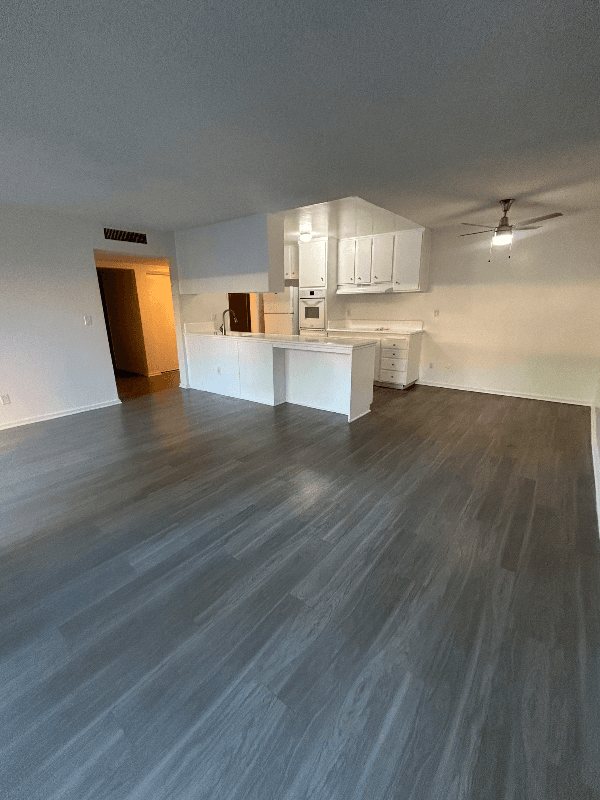 Chatsworth Apartment: 10200 De Soto Ave