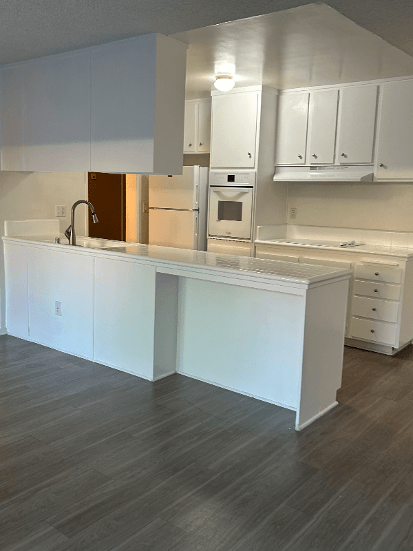 Chatsworth Apartment: 10200 De Soto Ave
