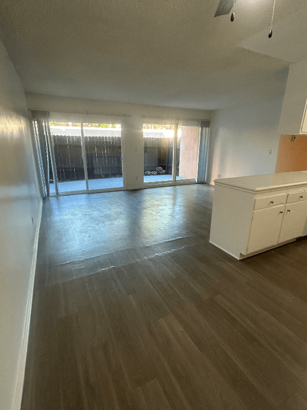 Chatsworth Apartment: 10200 De Soto Ave