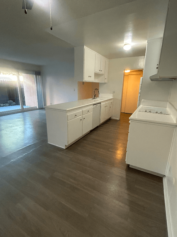 Chatsworth Apartment: 10200 De Soto Ave