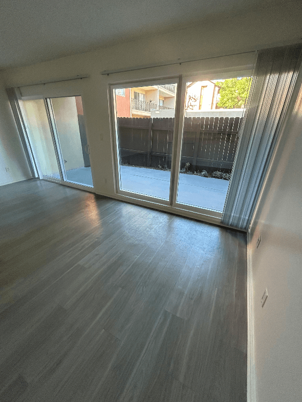 Chatsworth Apartment: 10200 De Soto Ave