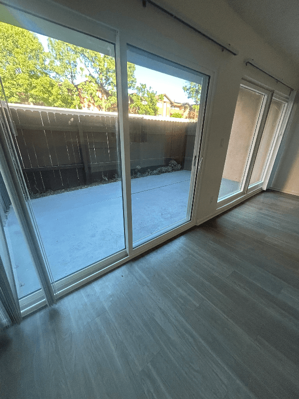 Chatsworth Apartment: 10200 De Soto Ave