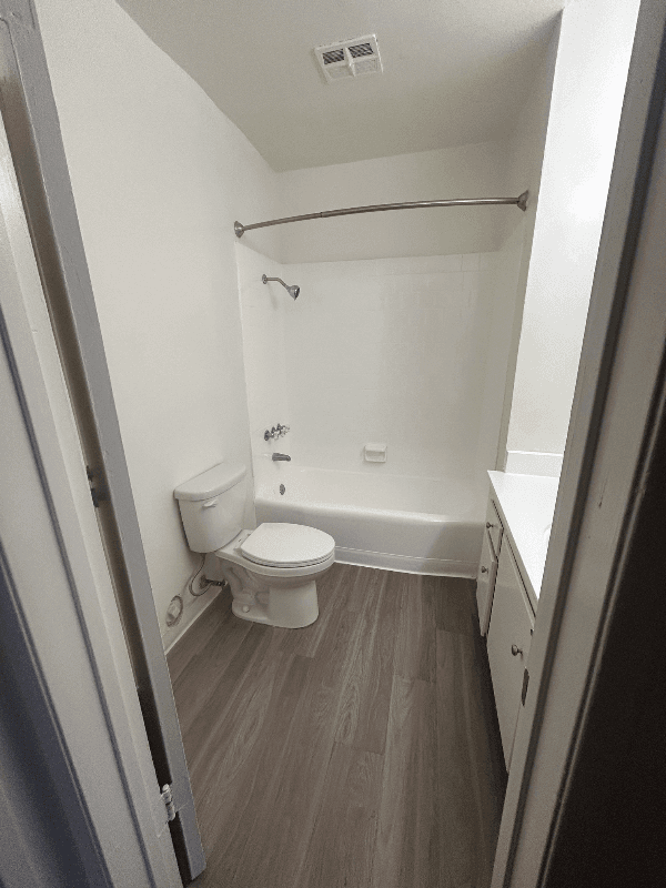 Chatsworth Apartment: 10200 De Soto Ave