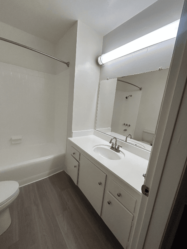 Chatsworth Apartment: 10200 De Soto Ave