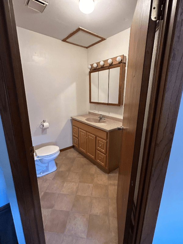 Newton House: 422 E Broadway St
