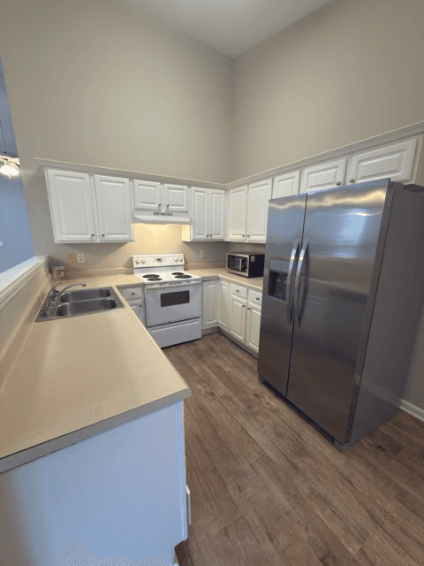 Alabaster House: 108 gardenside Dr