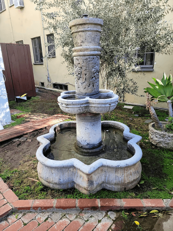 Los Angeles Apartment: 414 N Sycamore Ave