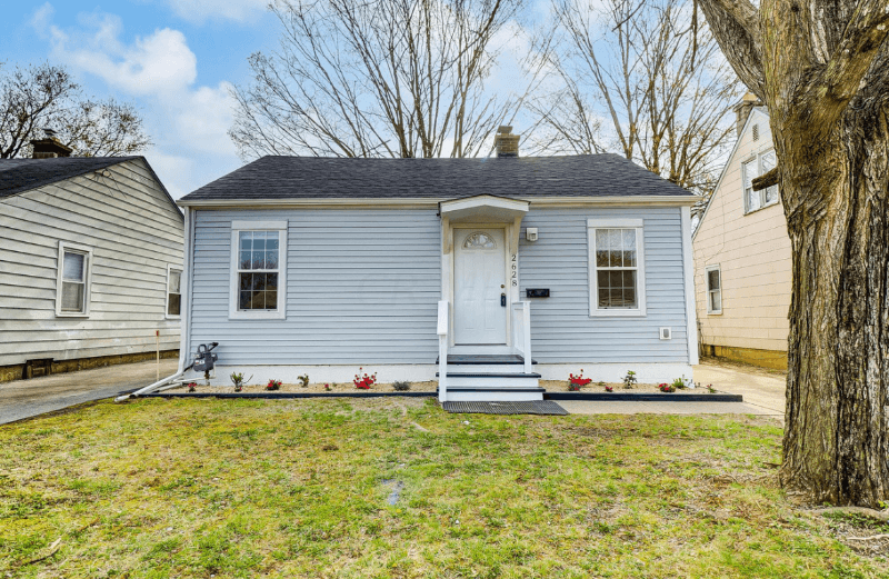 Columbus House: 2628 Hiawatha St