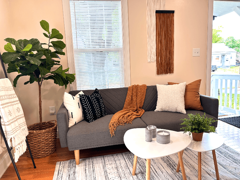 Columbus House: 2628 Hiawatha St