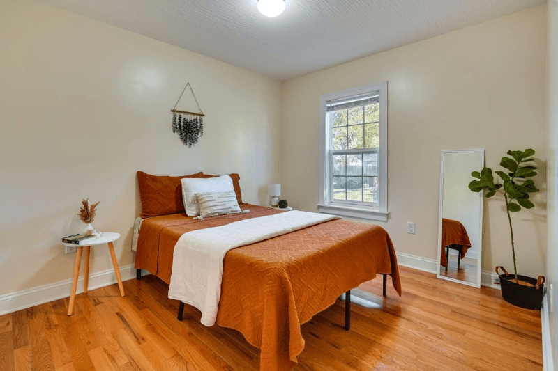 Columbus House: 2628 Hiawatha St