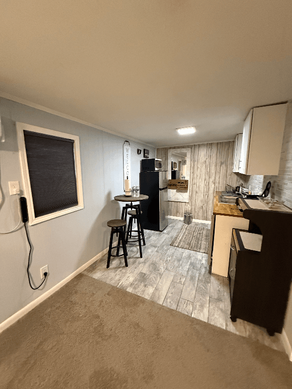 Arlington Apartment: 1504 N. F