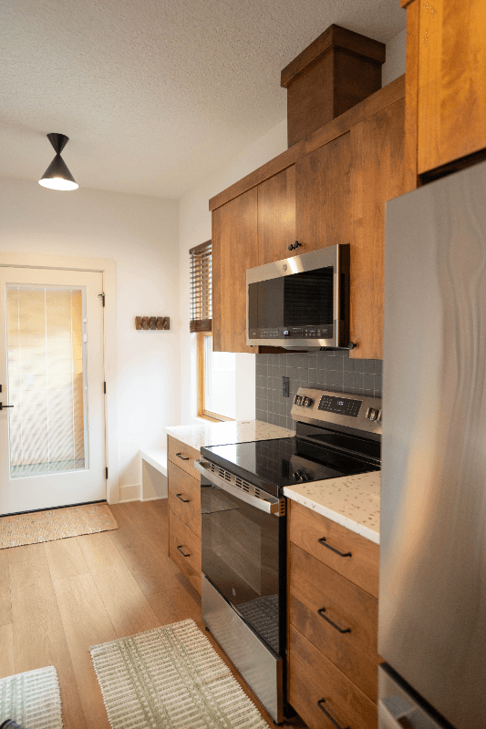 Salem House: 4069 Berwick Ln SE