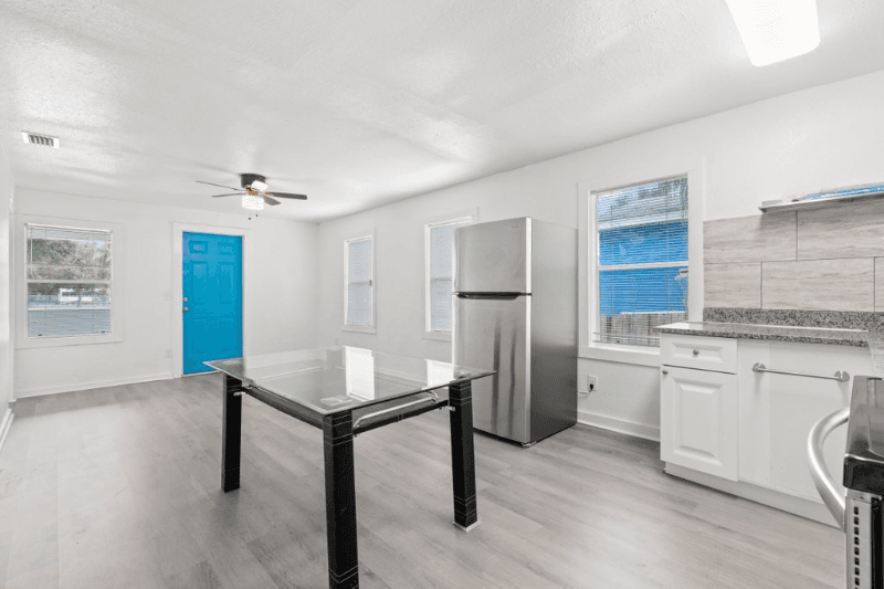 Saint Petersburg House: 1050 19th St S
