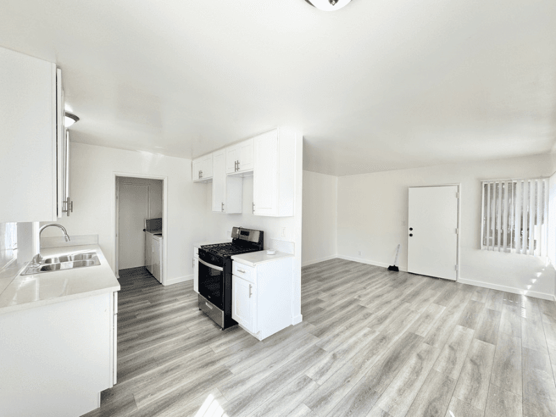 Inglewood Apartment: 636 Aerick St