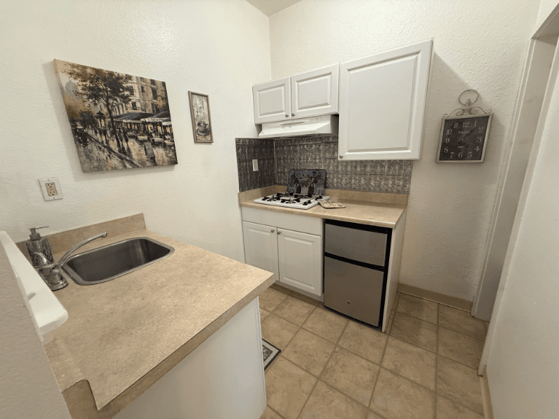 Auburn Apartment: 192 Lubeck Rd