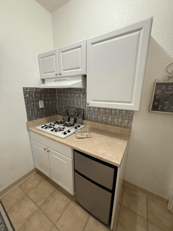 Auburn Apartment: 192 Lubeck Rd